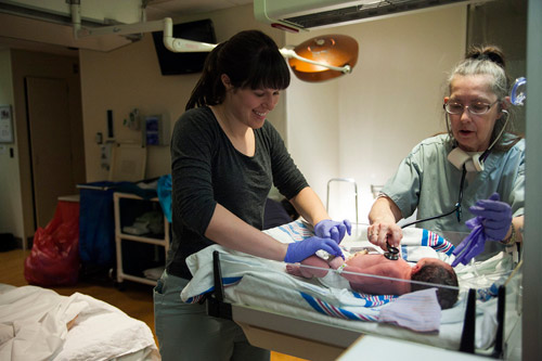 Bộ ảnh đẻ thường dưới nước nhẹ như không của mẹ Nhật - 14