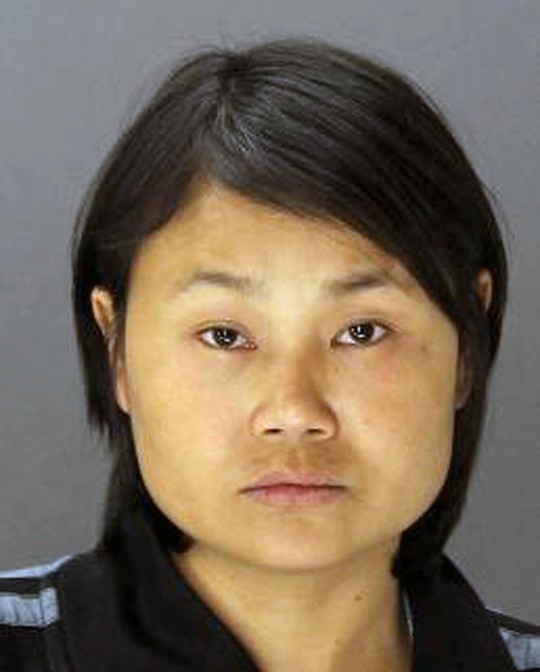 Mẹ ép con trai 4 tuổi uống thuốc diệt kiến - 1