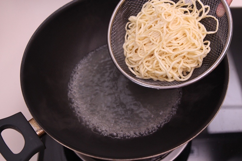 Mì sốt thịt cua thơm ngon, dễ làm - 5
