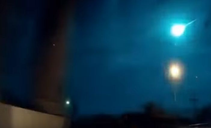 Sao băng rơi xuống Thái Lan làm rực sáng bầu trời - 1