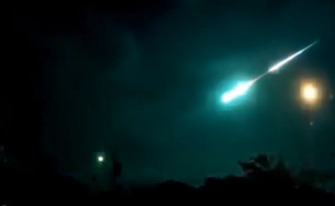 Sao băng rơi xuống Thái Lan làm rực sáng bầu trời - 2