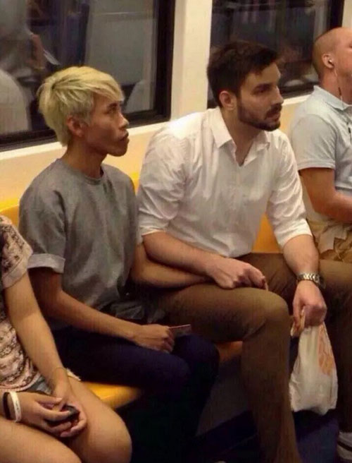 Cặp đôi đồng tính đũa lệch bất ngờ kết hôn - 1