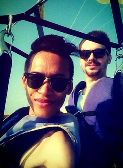 Cặp đôi đồng tính đũa lệch bất ngờ kết hôn - 9