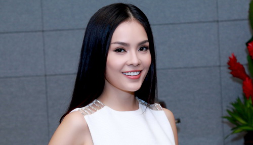 Dương Cẩm Lynh quot;giật mìnhquot; sau 17 năm đăng quang - 4