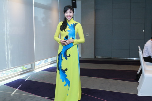 Dương Cẩm Lynh quot;giật mìnhquot; sau 17 năm đăng quang - 9