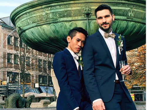 Cặp đôi đồng tính đũa lệch bất ngờ kết hôn - 11