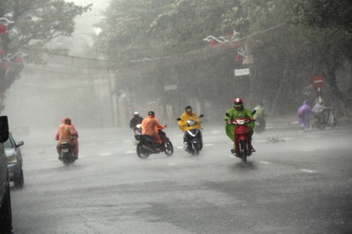 Không khí lạnh gây mưa lớn ở miền Trung - 1