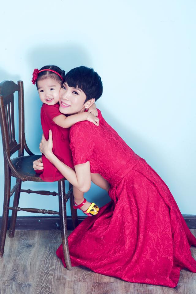 Thời trang đôi hút mắt của cặp mẹ con nổi nhất nhì Vbiz - 9
