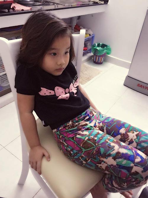 Hồng Nhung khoe vẻ đẹp không tuổi bên con gái - 8