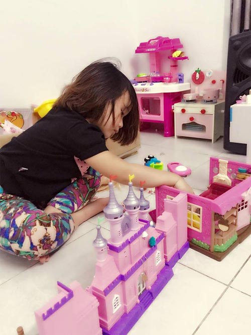 Hồng Nhung khoe vẻ đẹp không tuổi bên con gái - 9