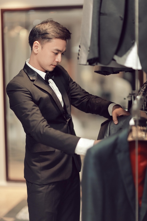 Văn Anh xúc động khi Tú Vi mặc thử váy cưới - 10