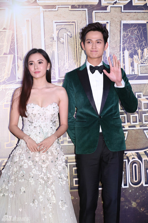 Kim Hee Sun diện váy xẻ táo bạo đi sự kiện - 7