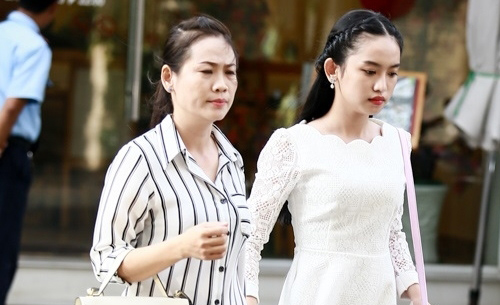 Showbiz Việt và những trường hợp “con hư tại mẹ” - 1