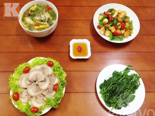 Bữa cơm chiều nhiều món ăn ngon - 1
