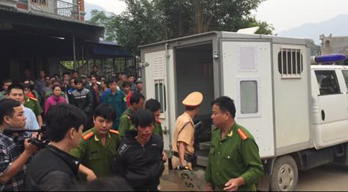 Ngáo đá, chém chết bác ruột rồi cố thủ trong nhà - 1