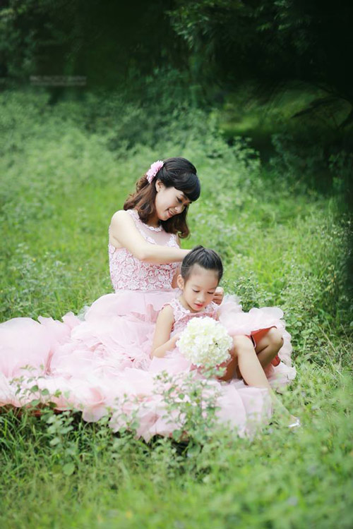 Bộ ảnh đẹp như cổ tích của gia đình quot;Nhà có 3 cô gáiquot; - 2