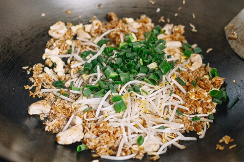 Cơm rang thịt gà siêu ngon vào bữa sáng - 10