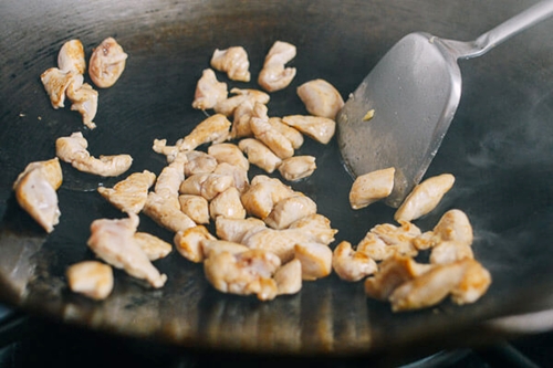 Cơm rang thịt gà siêu ngon vào bữa sáng - 2