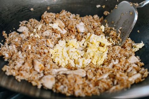 Cơm rang thịt gà siêu ngon vào bữa sáng - 8