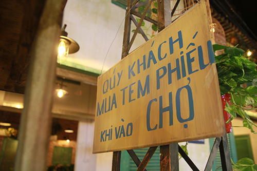 Đến quot;Phố ngonquot; thử cảm giác mua hàng bằng tem phiếu - 1