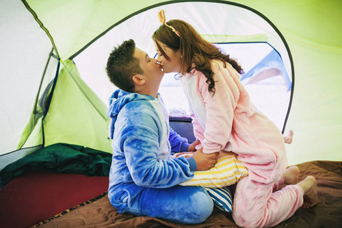 Tình yêu 6 năm của cô gái luôn phải về trước 9h tối - 17