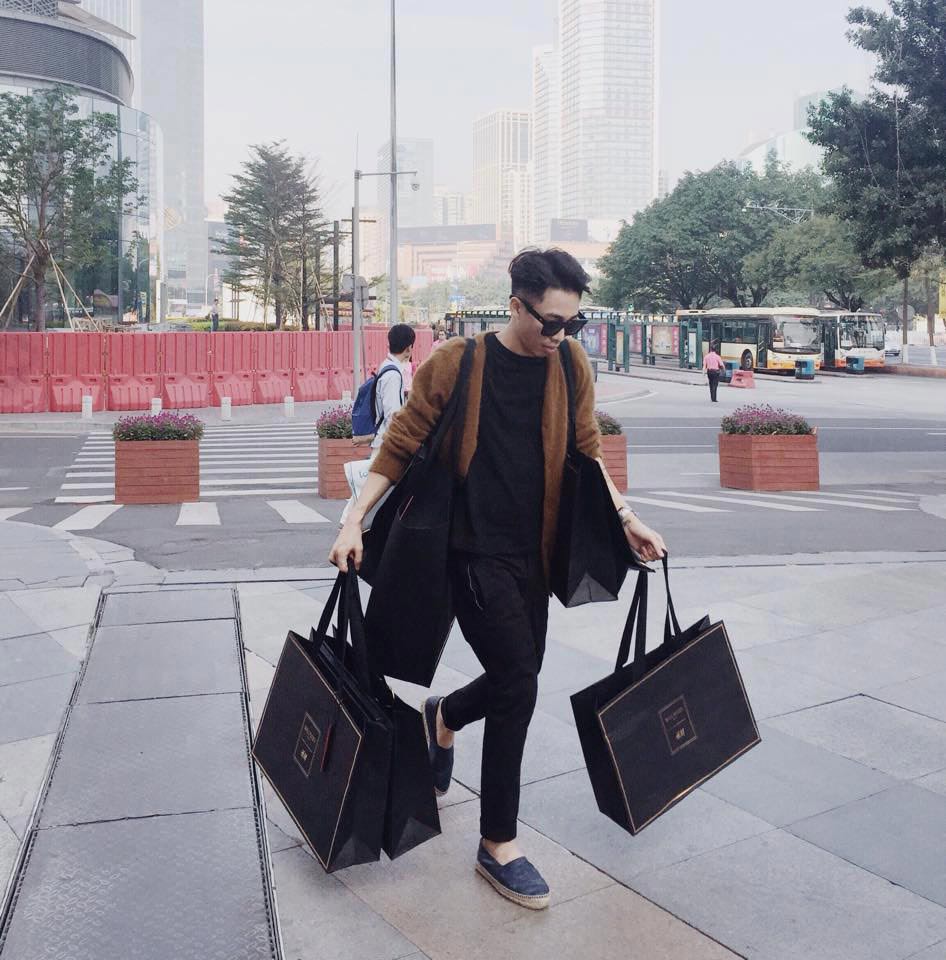 Tín đồ Việt cũng sôi sục quot;sănquot; hàng Balmain x Hamp;M - 1