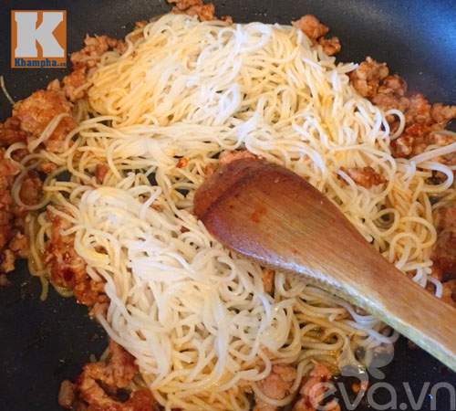 Bún xào thịt cay cho bữa sáng nhanh gọn và lạ miệng - 2
