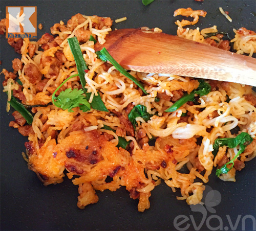 Bún xào thịt cay cho bữa sáng nhanh gọn và lạ miệng - 4