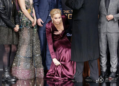 Robert Pattinson bực khi bạn gái quot;quấn quýtquot; bên vũ công nam - 13