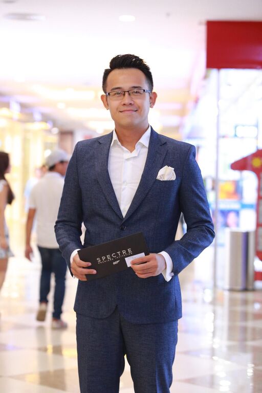 Vợ chồng Jennifer Phạm rủ nhau đi xem James Bond - 10