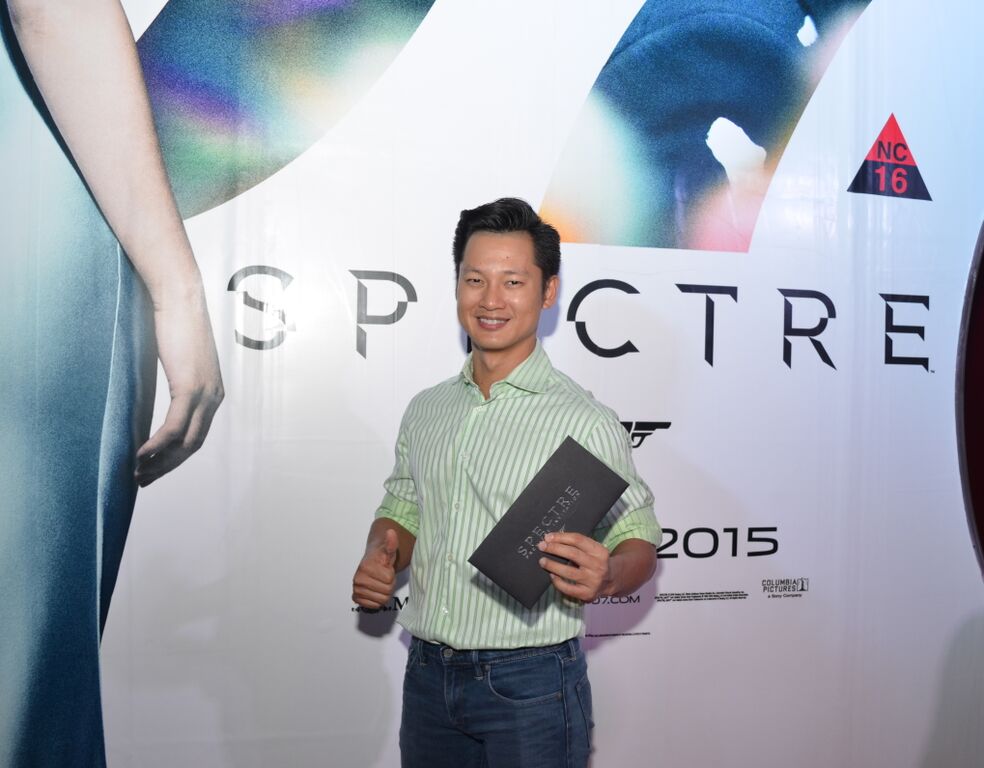 Vợ chồng Jennifer Phạm rủ nhau đi xem James Bond - 7