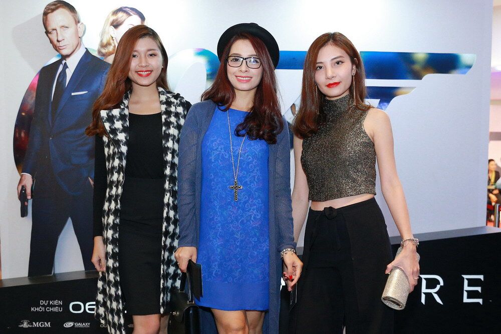 Vợ chồng Jennifer Phạm rủ nhau đi xem James Bond - 8