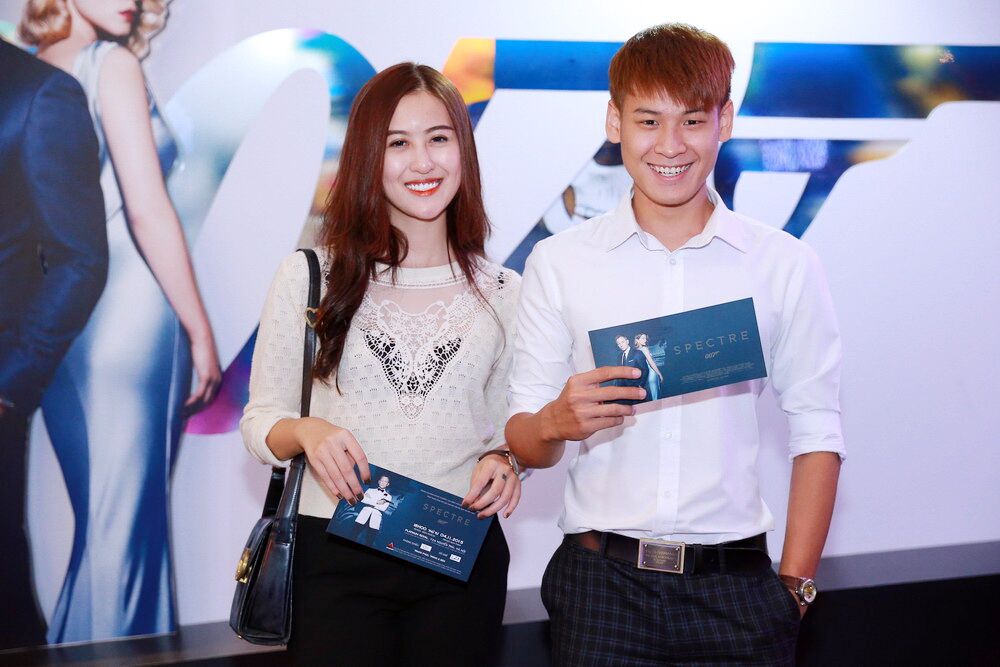 Vợ chồng Jennifer Phạm rủ nhau đi xem James Bond - 9