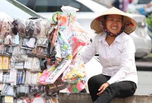 Sắc trắng tỏa sáng bất ngờ trên từng góc phố - 2