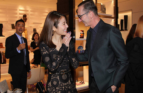 Lâm Tâm Như gây bất ngờ khi diện đầm ren xuyên thấu - 3