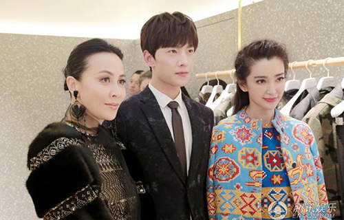 Lâm Tâm Như gây bất ngờ khi diện đầm ren xuyên thấu - 8