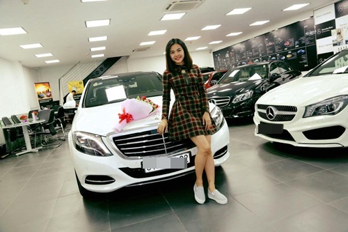 Vân Trang và người yêu đại gia đi quot;tậuquot; xế tiền tỷ - 1