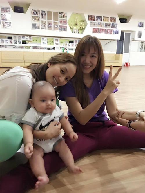 Hari Won quot;tập xoạcquot; cùng con trai Khánh Thi - 2