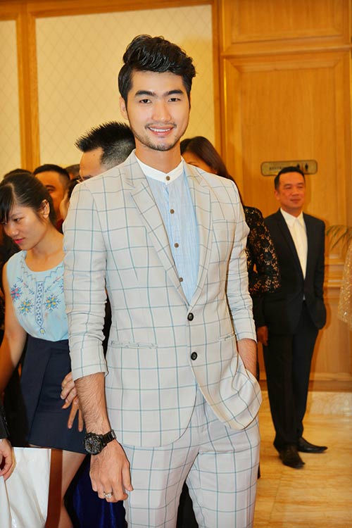 Nam Phong bảnh bao bên Dương Yến Ngọc - 8