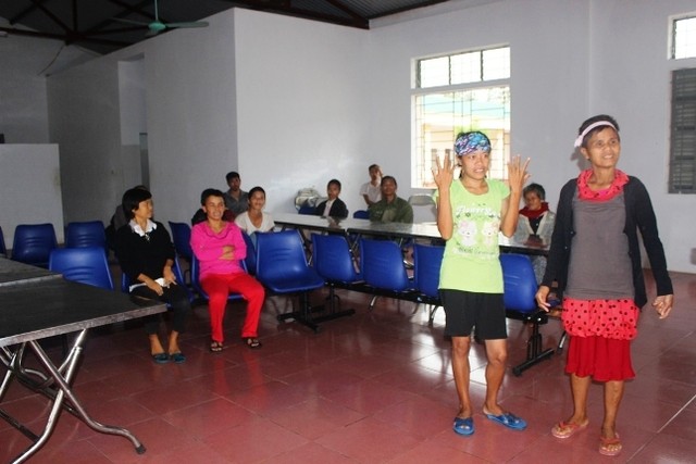 Công an xem xét vụ người tâm thần và cơm 2 miếng thịt mỡ ở NA - 4