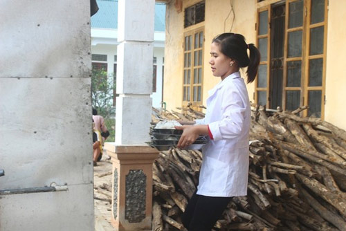 Công an xem xét vụ người tâm thần và cơm 2 miếng thịt mỡ ở NA - 2