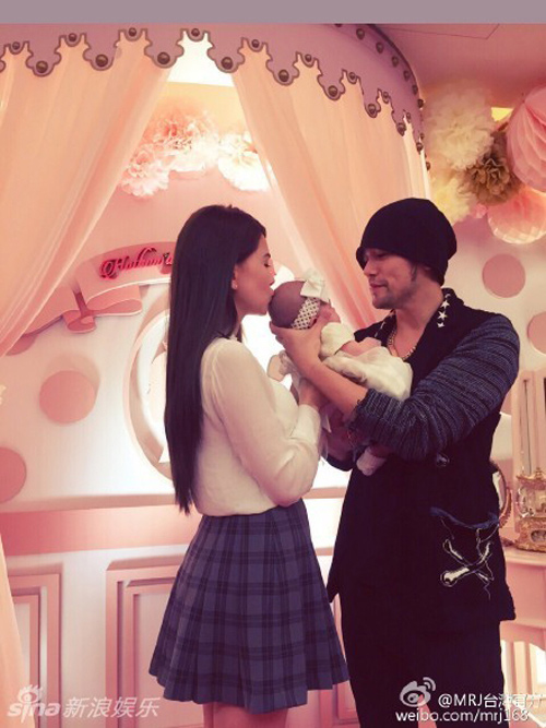 Châu Kiệt Luân làm tiệc mừng con gái 100 ngày tuổi - 1