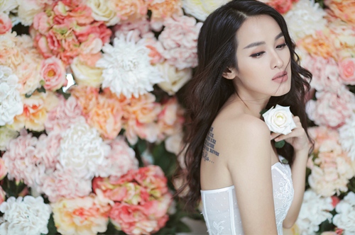 Tú Vi khoe hình xăm trong ảnh cưới với Văn Anh - 4