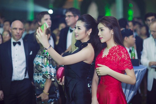Á hậu Tú Anh đọ sắc cùng Hoa hậu Kỳ Duyên - 2