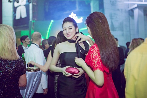 Á hậu Tú Anh đọ sắc cùng Hoa hậu Kỳ Duyên - 4