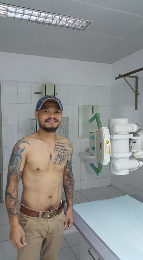Trần Lập ngồi xe lăn, bình tĩnh trước giờ phẫu thuật - 7