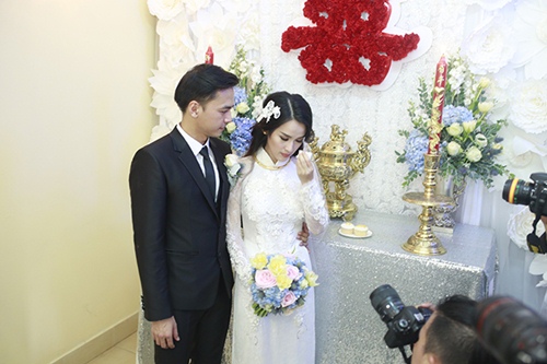 Văn Anh vui sướng bế bổng cô dâu Tú Vi - 13