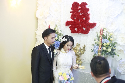 Văn Anh vui sướng bế bổng cô dâu Tú Vi - 14