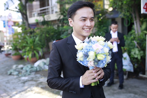 Văn Anh vui sướng bế bổng cô dâu Tú Vi - 19