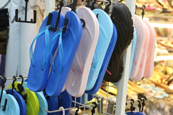 Gặp quot;người hùngquot; cứu cánh đôi chân phái đẹp Sài Gòn mùa mưa - 1